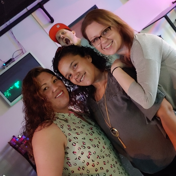 Meet your posher, Rebecca - Picture 2 of 5